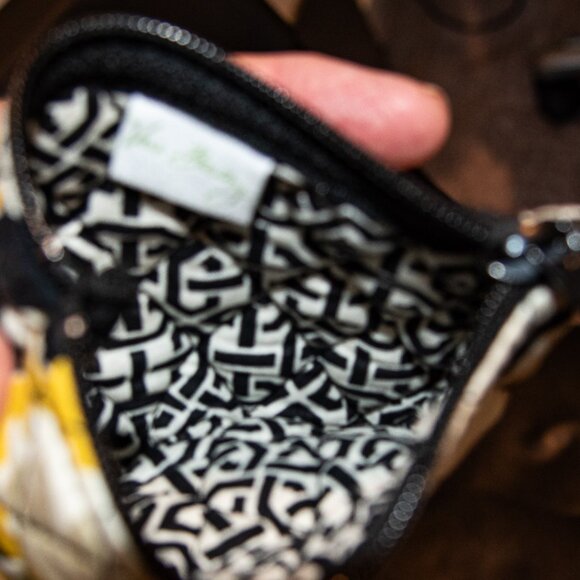 Vera Bradley Small cross Body Bag with matching Change Purse - Picture 6 of 6